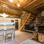 Apartament Levikaira - Log
